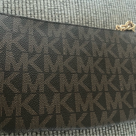 Michael Kors cross body hand bag/wristlet Authentic - Picture 3 of 11